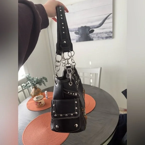 Western Style Handbag - Picture 6 of 9